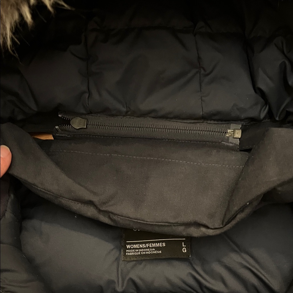 The North Face Women's Fur-Trimmed Ski Jacket - Picture 5 of 8